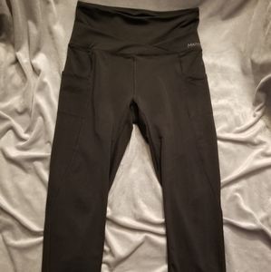 Marmot blk capri leggings with side pockets Sz Med